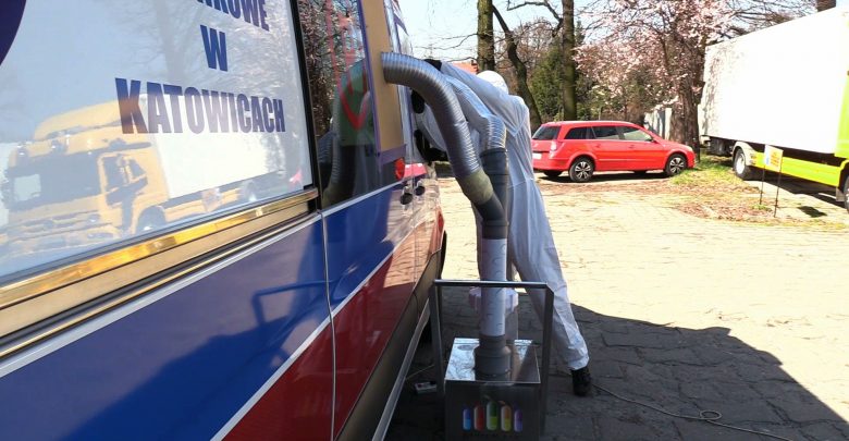 40 karetek za 1 grosz. Prywatna firma pomaga odkażać karetki pogotowia