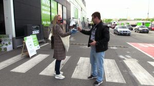 Wolontariusze Żorskiego Patrolu Obywatelskiego wyszli na ulice i rozdają darmowe maseczki