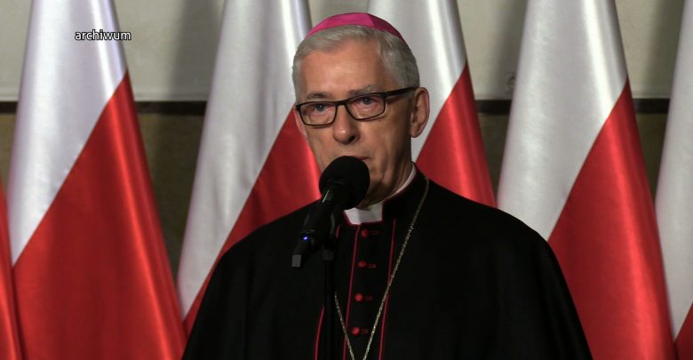 Od poniedziałku 20 kwietnia msze święte w parafiach archidiecezji wracają na nowych zasadach. Nabożeństwa mają się odbywać według harmonogramów sprzed pierwszych obostrzeń