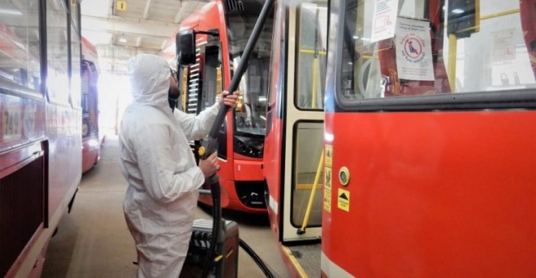 Dezynfekcja wagonów środkiem bakterio- i wirusobójczym jest działaniem standardowym, prowadzonym przez firmę sprzątającą wagony w spółce Tramwaje Śląskie S.A (fot.Tramwaje Śląskie)