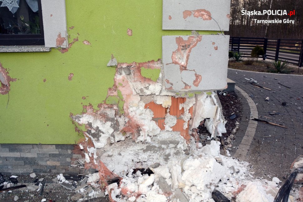 Tarnowskie Góry: Tragiczny wypadek na ul. Grzybowej. Nie żyje 23-letni kierowca audi (fot.Śląska Policja)