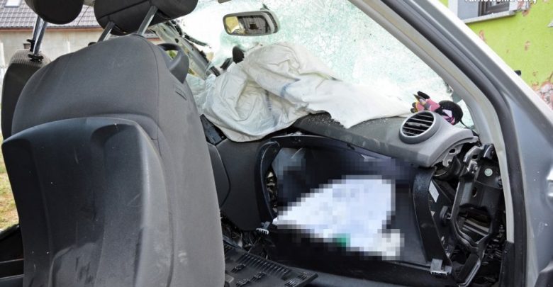 Tarnowskie Góry: Tragiczny wypadek na ul. Grzybowej. Nie żyje 23-letni kierowca audi (fot.Śląska Policja)