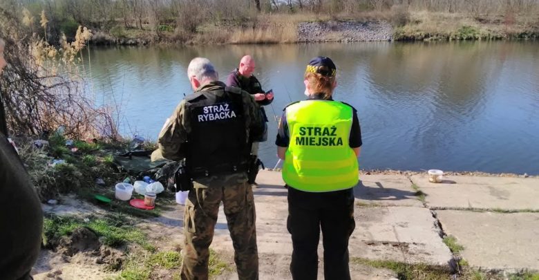 Gliwice: Wędkarz do patrolu: "Mam już serdecznie dość siedzenia w domu!" (fot.Straż Miejska Gliwice)