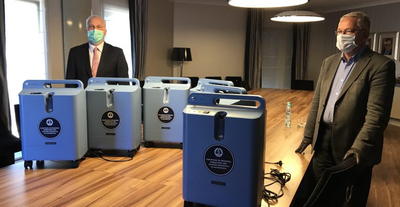Do Zespołu Szpitali Miejskich w Chorzowie trafiły 3 koncentratory tlenu zakupione przez Okręgową Izbę Radców Prawnych z Katowic (fot.UM Chorzów)