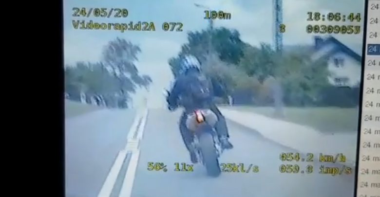 Motocyklista uciekał śląskiej policji z karabinem maszynowym! Miał coś jeszcze!