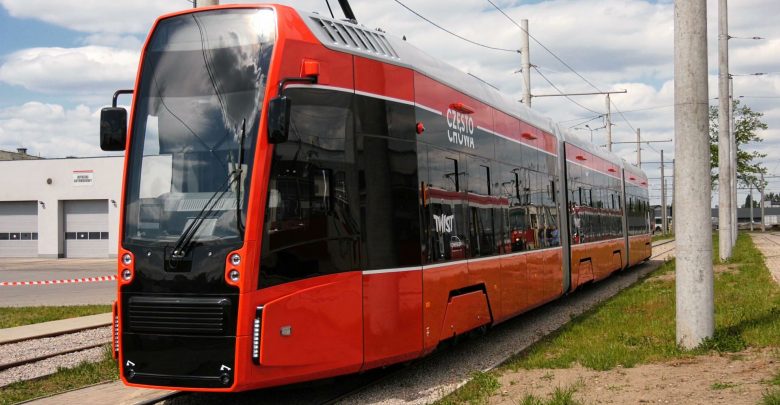 Nowe tramwaje wyjeżdżają na tory! Pierwszy TWIST już budzi sensację!