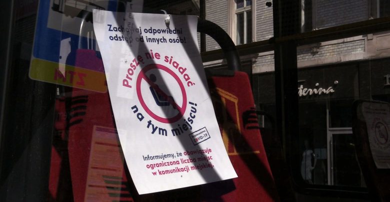 Zmiany w komunikacji miejskiej! Autobusami, tramwajami i pociągami pojedzie więcej osób