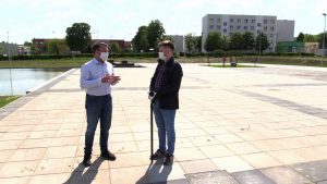 Kapsuła Czasu zostanie zakopana pod nowym rynkiem w Radzionkowie. Co zawiera?