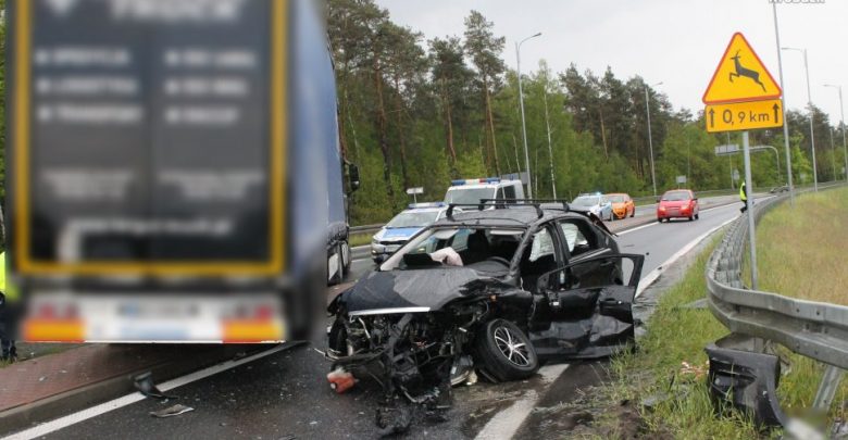 Śląskie: Tragedia w Krzepicach. Nie żyje kierowca forda. Policja szuka świadków (fot.Śląska Policja)