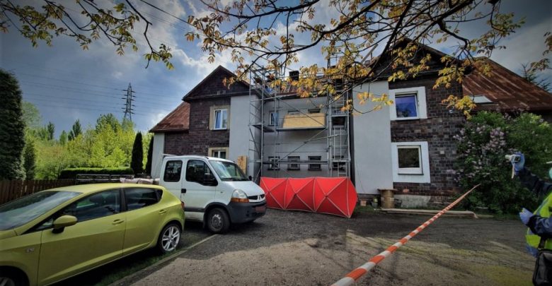 Śląskie: Tragiczny wypadek podczas prac remontowych. Mężczyzna spadł z rusztowania. Zginął na miejscu (fot.KPP Mikołów)