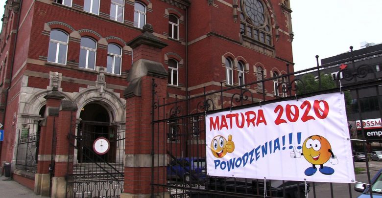 Matury 2020: Stres z tematami i stres z koronawirusem. Jak poszły na Śląsku?