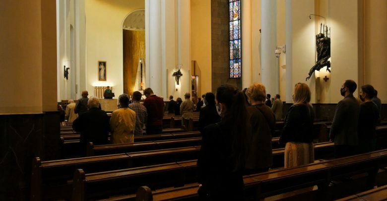 W najbliższą niedzielę doroczne liczenie wiernych w kościołach. Jak to się ma do obowiązujących obostrzeń?