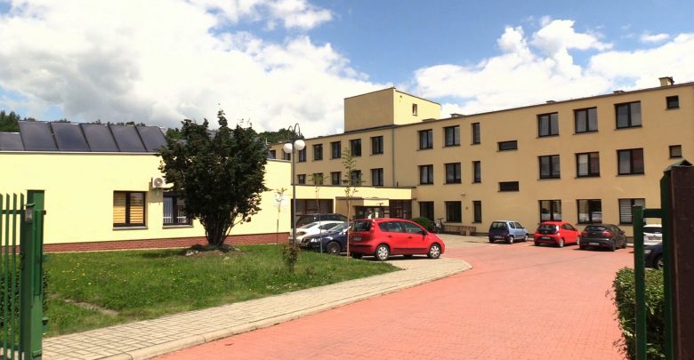 18 podopiecznych i 6 pracowników Domu Pomocy Społecznej w Orzeszu zakażonych koronawirusem. W sobotę wykonano tam badania przesiewowe