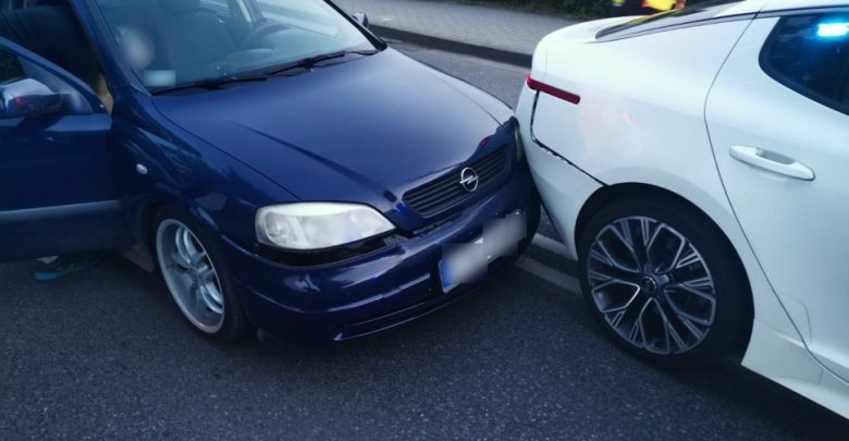Katowice: Policjanci musieli rozbić swoją Kia Stinger, żeby zatrzymać samochód w tunelu pod Rondem!