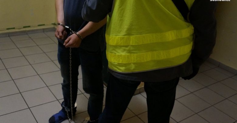 Katował 17-miesięczne dziecko i jego matkę. Drastyczne sceny w jednym z mieszkań w Sosnowcu (fot.Śląska Policja)