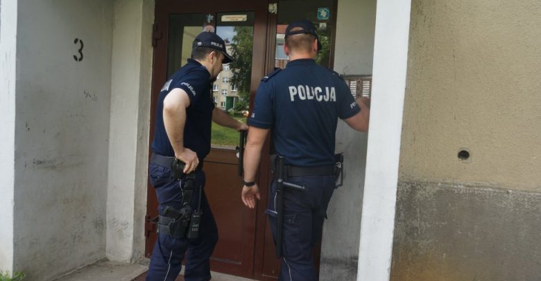 16-latek strzelał z okna do listonosza. Do tego znęcał się nad rodziną. Fot. Śląska Policja