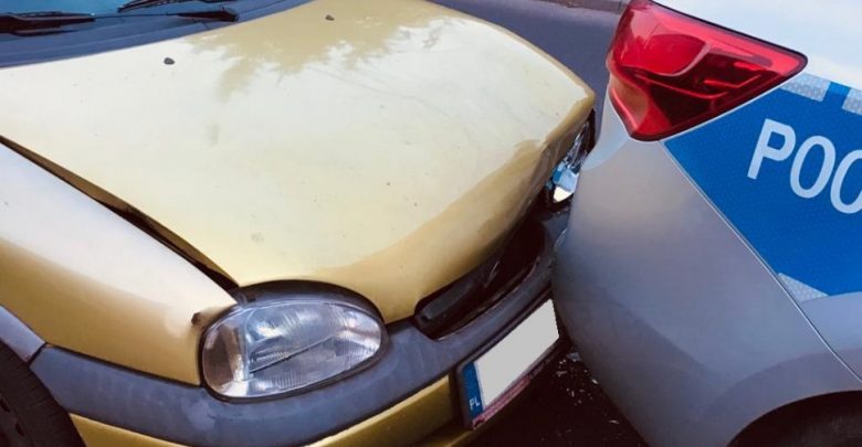 Uciekał przed policją, dobił do radiowozu. Nie miał prawa jazdy. Fot. Śląska Policja