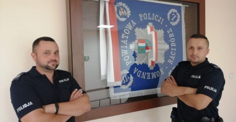 Śląscy policjanci na pełnym gazie eskortowali rodzącą matkę do szpitala! (fot.policja)