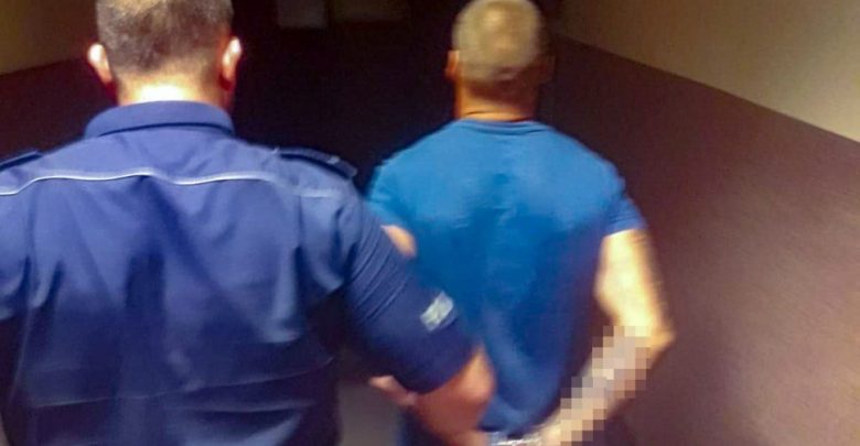 Zabrze: Poszukiwany przez policję robił fejm przed marketem driftując ;)