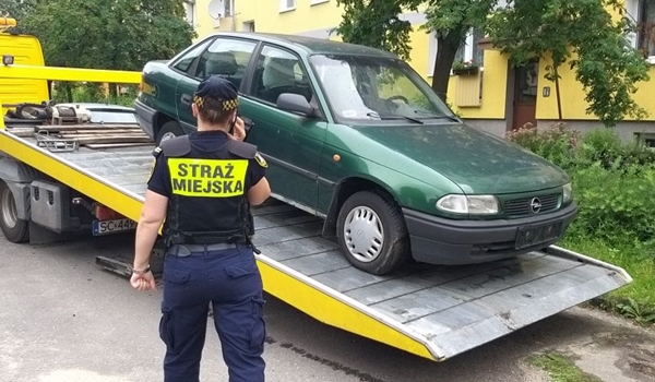 Częstochowa wzięła się za wraki. Odholowano 11 samochodów. Fot. UM Częstochowa