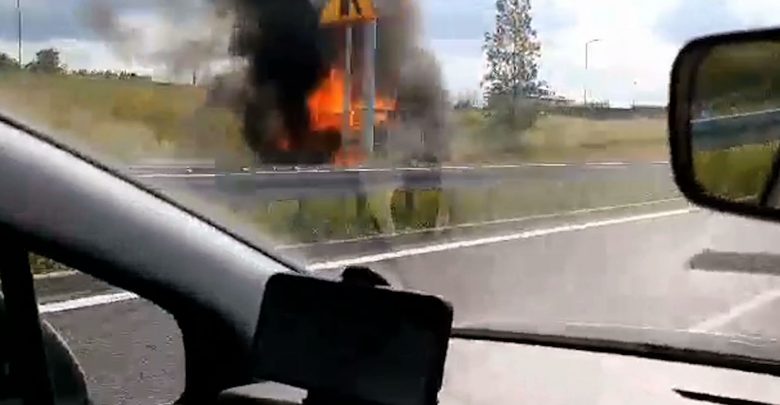 Jak mówią strażacy - pożar samochodu ciężarowego na DTŚ w Rudzie Śląskiej to najprawdopodobniej samozapłon. Pożar samochodu na DTŚ w Rudzie Śląskiej wybuchł w piątek, 3 lipca ok 15.00 w Rudzie Śląskiej