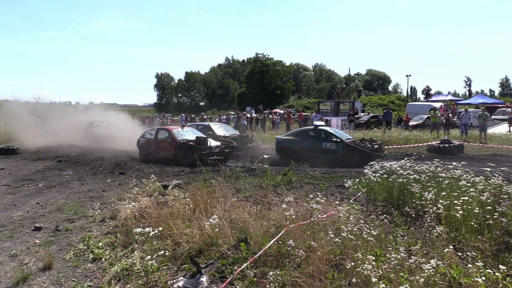 koronawirus nie zatrzymał miłośników wraków i w Gliwicach wystartowała kolejna edycja Wrak Race Silesia