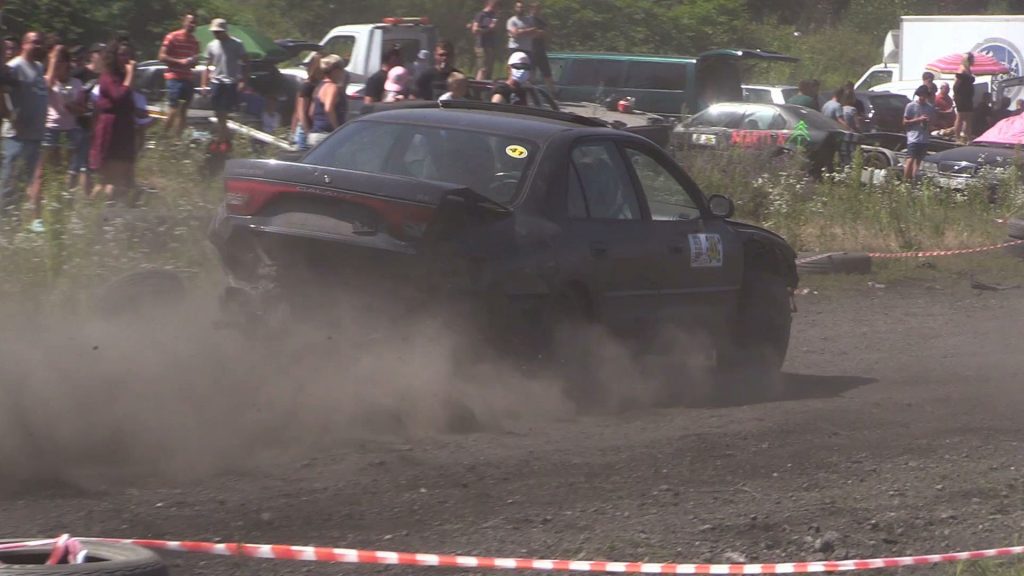 koronawirus nie zatrzymał miłośników wraków i w Gliwicach wystartowała kolejna edycja Wrak Race Silesia