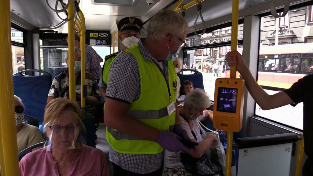 Śląskie: Ruszyły masowe kontrole maseczek w autobusach!