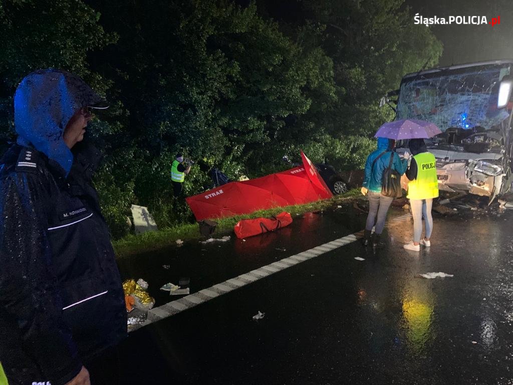 Śmiertelny wypadek pod Gliwicami. 9 osób zginęło w busie na DK 88 w Kleszczowie! (fot.KMP Gliwice)