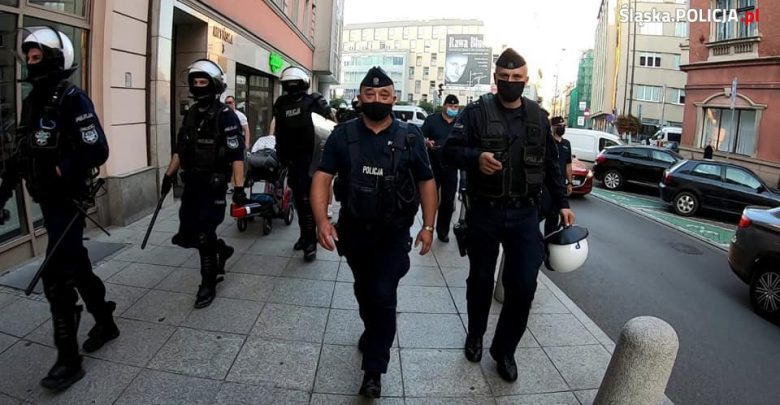 Katowice: Policja zatrzymała mężczyznę, który hajlował podczas manifestacji narodowców (fot.KWP Katowice)