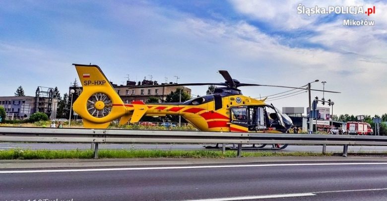 Groźny wypadek na "Wiślance". Kierowca skody zignorował czerwone światło. Lądował śmigłowiec LPR (fot.KPP Mikołów)