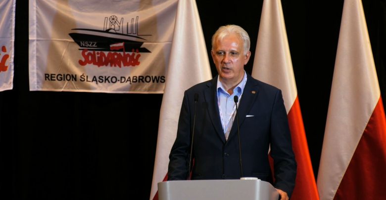 -Byliśmy dla siebie lepsi, byliśmy dla siebie normalniejsi, potrafiliśmy ze sobą dyskutować, potrafiliśmy się pięknie wspierać - mówił dzisiaj w Zabrzu Dominik Kolorz, przewodniczący Śląsko-Dąbrowskiej Solidarności