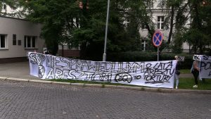Jestem sama, miałam tylko partnera, on miał tylko mnie, rodzinę partner ma za granicą niestety, więc jestem tylko ja, więc życie się toczy jednym ciągiem – mówi Dominika, uczestniczka protestu