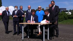 DK1 między Podwarpiem koło Siewierza, a Dąbrową Górniczą stanie się drogą ekspresową S1. Umowa na przebudowę prawie 7-kilometrowego podpisana została dzisiaj