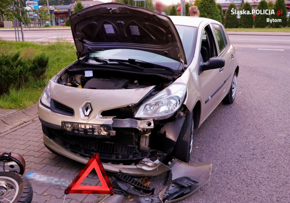 Wypadek motocyklisty w Bytomiu. 27-latek trafił do szpitala (fot.KMP Bytom)