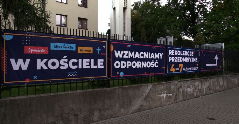 Kontrowersyjne czy zabawne? Książa w Katowicach wywiesili banery na rekolekcje. Internet eksplodował