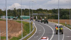 Rolnicy zablokowali drogi i idą na wojnę z PiS. "Cała ustawa jest do kosza!"