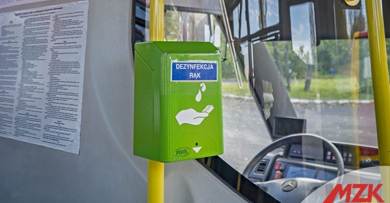 Bezdotykowa dezynfekcja rąk w autobusach szkolnych (fot.UM Bytom)