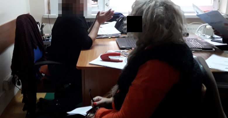 Nie zapłaciła za doczepione włosy, po czym próbowała uciec za granicę. Grozi jej do 8 lat więzienia (fot. KRP IV - Bemowo, Wola)