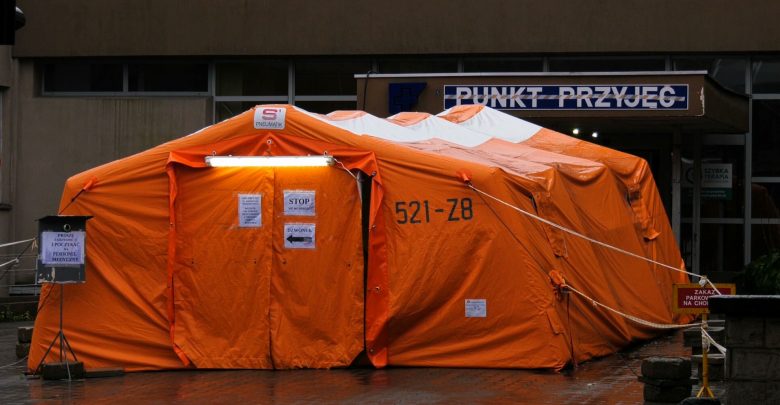 Już 60% łóżek w szpitalach zajęte! Pacjentów z COVID-19 mają przyjmować szpitale prywatne