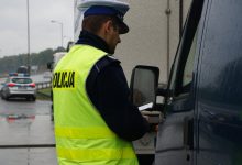 Bytom: Zablokował ruch na Chorzowskiej. Był tak pijany, że zasnął za kierownicą (fot.Śląska Policja)