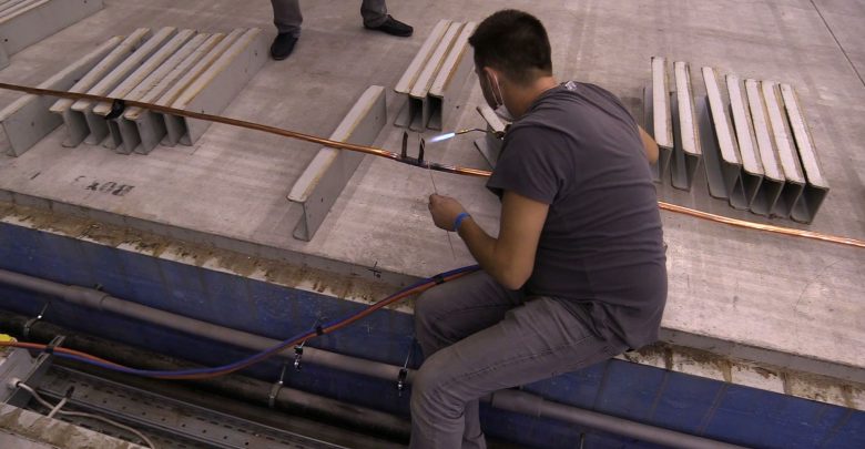 Budowa szpitala tymczasowego w MCK. Są już boksy na 500 łóżek. Trwa też budowa na Pyrzowicach