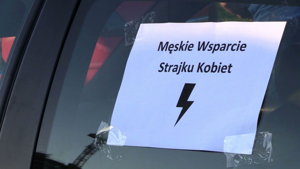 W Katowicach pasjonaci motoryzacji wspólnie z miłośnikami militariów zorganizowali poparcie dla Protestu Kobiet