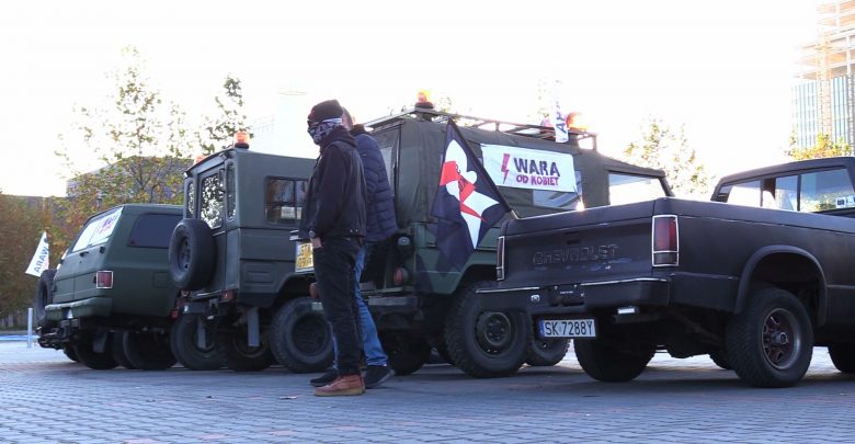 Katowice: Klaksony i ryk silników. Strajk kobiet tym razem samochodowy