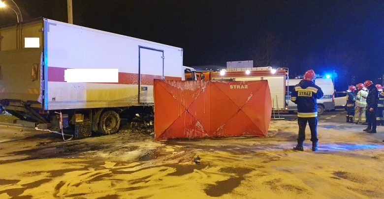 "Zaklinował się pod nadwoziem pojazdu dostawczego". Dwie osoby nie żyją (fot.Policja Łódzka)