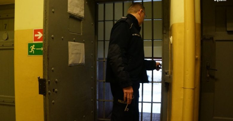 Bytom: Zaatakował taksówkarza nożem. 28-latek z zarzutem usiłowania zabójstwa (fot.Śląska Policja)