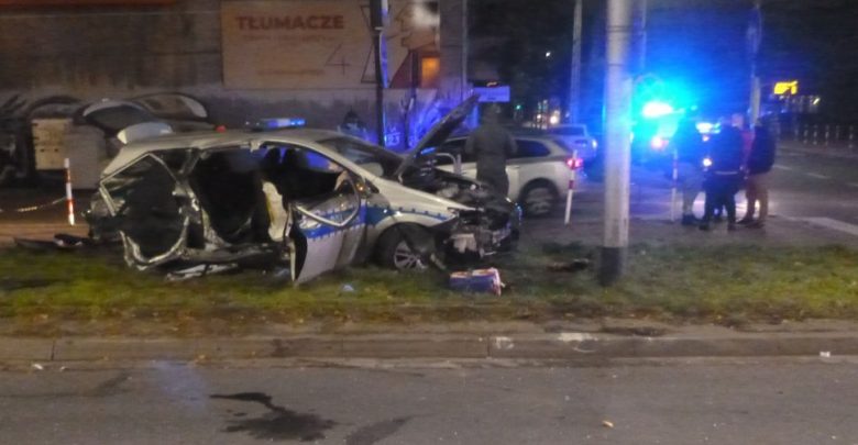 Śląskie: Staranował radiowóz i uciekł. Policjanci trafili do szpitala (fot.Śląska Policja)
