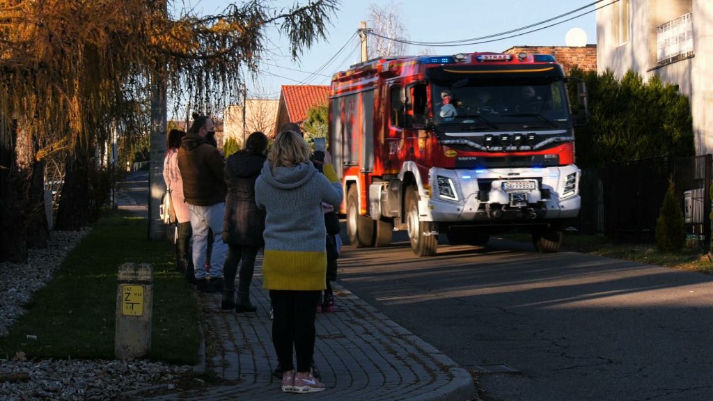 Do roli św. Mikołaja oddelegowano druha z OSP Kostuchna, który wraz z kolegami prezenty musiał zawieźć do aż 138 dzieci