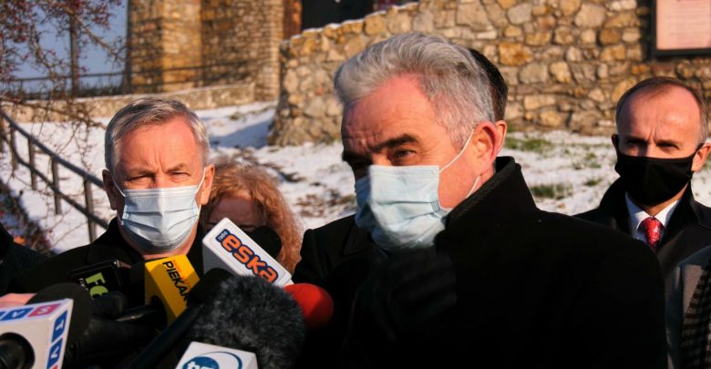 Nie milkną echa podziału pieniędzy z rządowego Funduszu Inwestycji Lokalnych. Samorządowcy z miast i gmin, które nie dostały ani złotówki, nie kryją rozgoryczenia