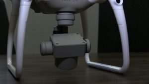 Od 31 grudnia każdy, kto będzie chciał latać dronem z kamerą lub dronem o masie większej niż 250g, będzie się musiał zarejestrować, przejść szkolenie oraz zdać test przez internet